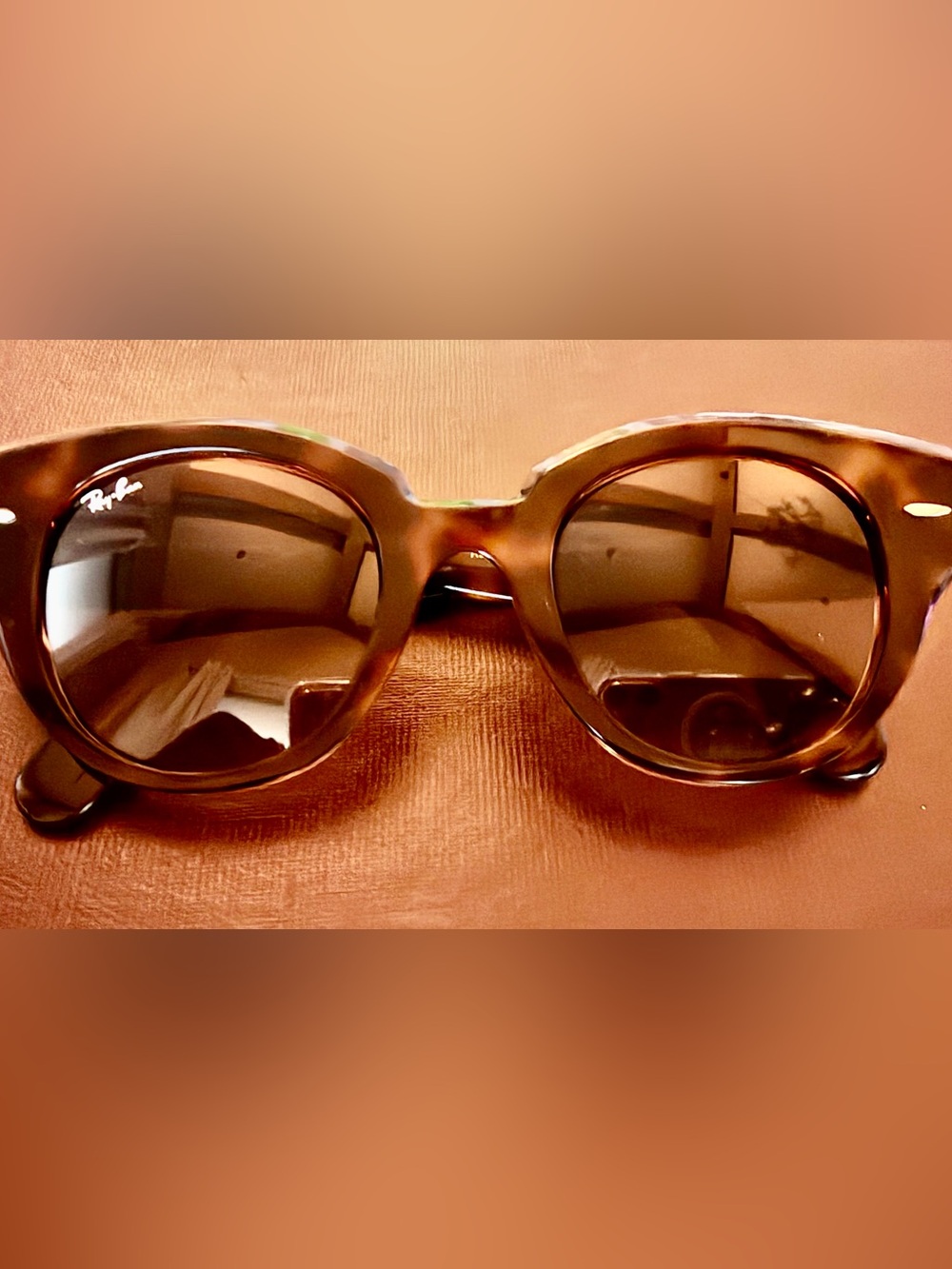Ray-Ban Tortoiseshell Round Sunglasses with Brown Lenses